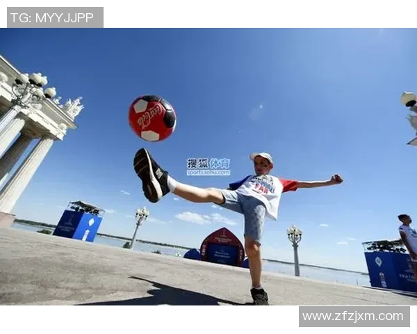 小孩与足球明星的幸福时光:家庭与事业的完美平衡之道 小孩与足球明星的幸福时光:家庭与事业的完美平衡之道